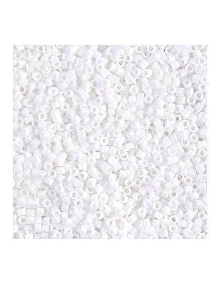 Delica Miyuki 8/0 white  Delica Miyuki 8/0- 1