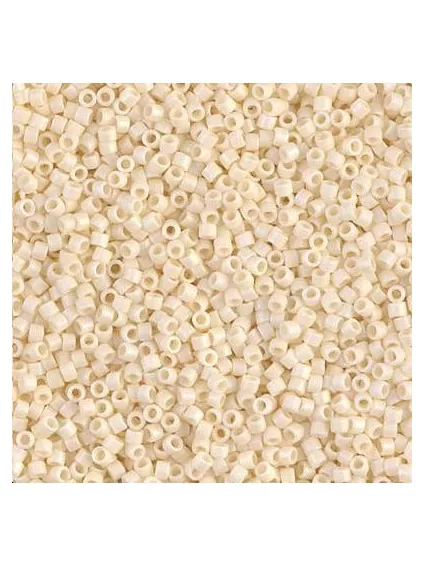 Delica Miyuki 8/0 matte opac dark cream  Delica Miyuki 8/0- 1