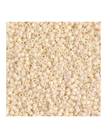 Delica Miyuki 8/0 matte opac dark cream  Delica Miyuki 8/0- 1 Delica Miyuki 8/0 matte opac dark cream  Delica Miyuki 8/0- 1
