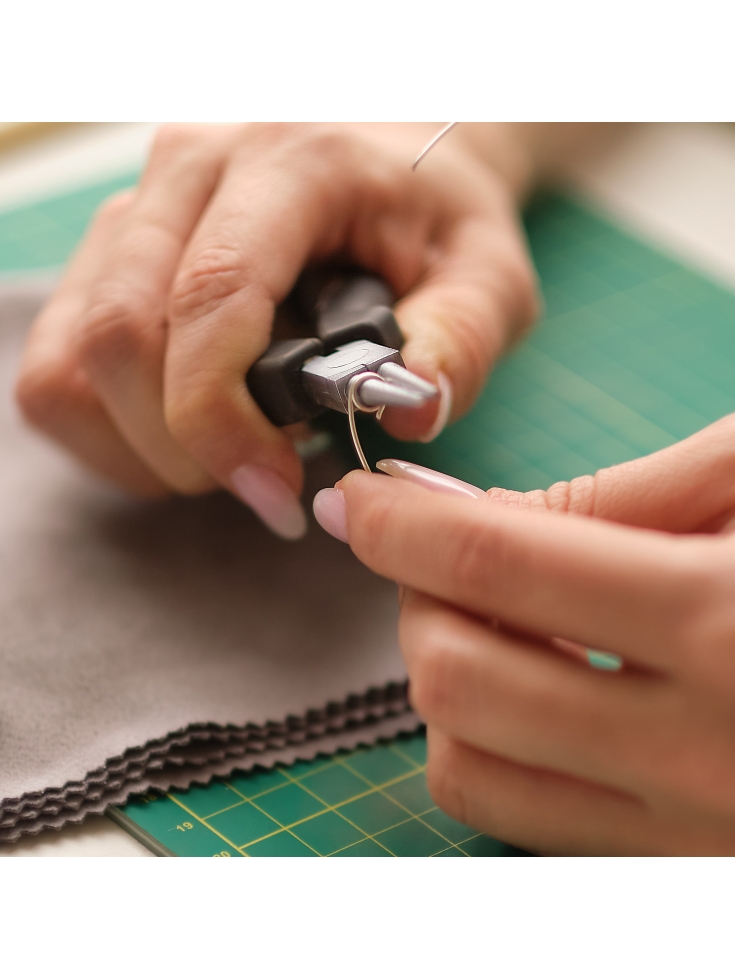 Montage pince ronde queue de cochon sur fil laiton plaqué - Technique bijou