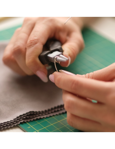 Montage pince ronde queue de cochon sur fil laiton plaqué - Technique bijou